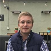 Native English speaker and translator offering English classes based on structured conversation